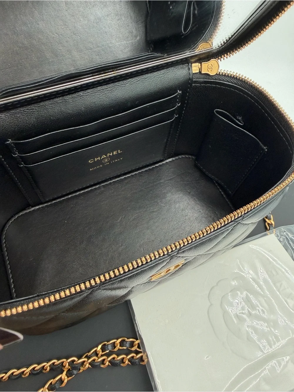 Chanel CC Quilted limited edition Vanity shoulder bag Michrochip 🔥